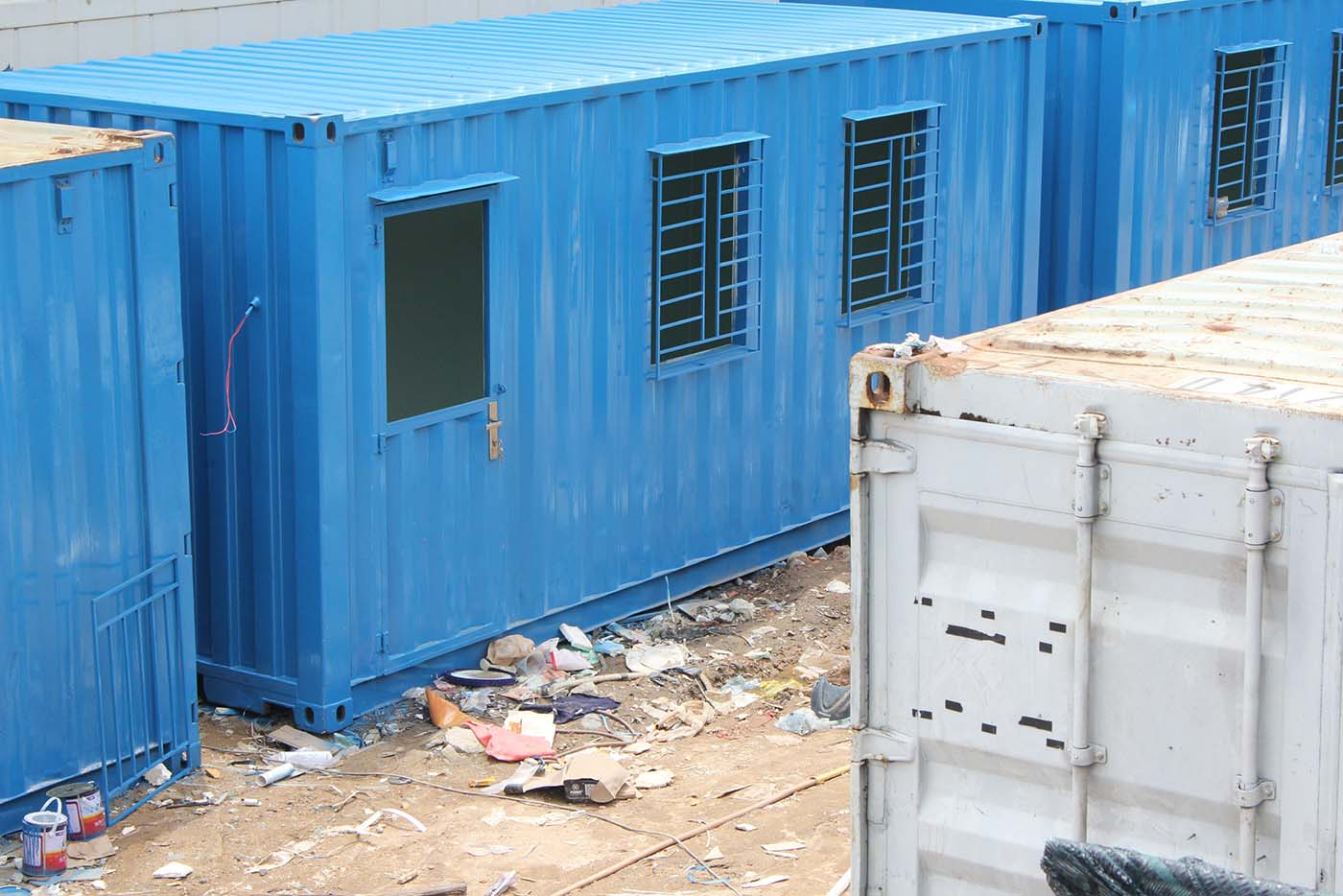 Container văn phòng 20 feet đang hoàn thiện