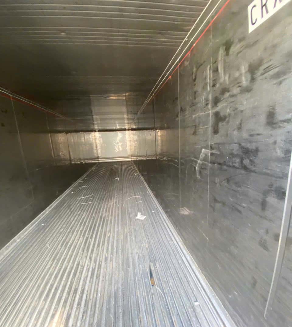 Bên trong container lạnh 40 feet