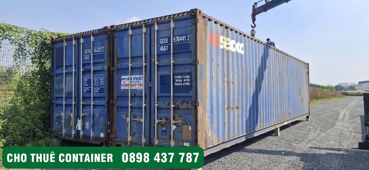 Container khô 40 feet cũ làm kho chứa hàng tại công trình