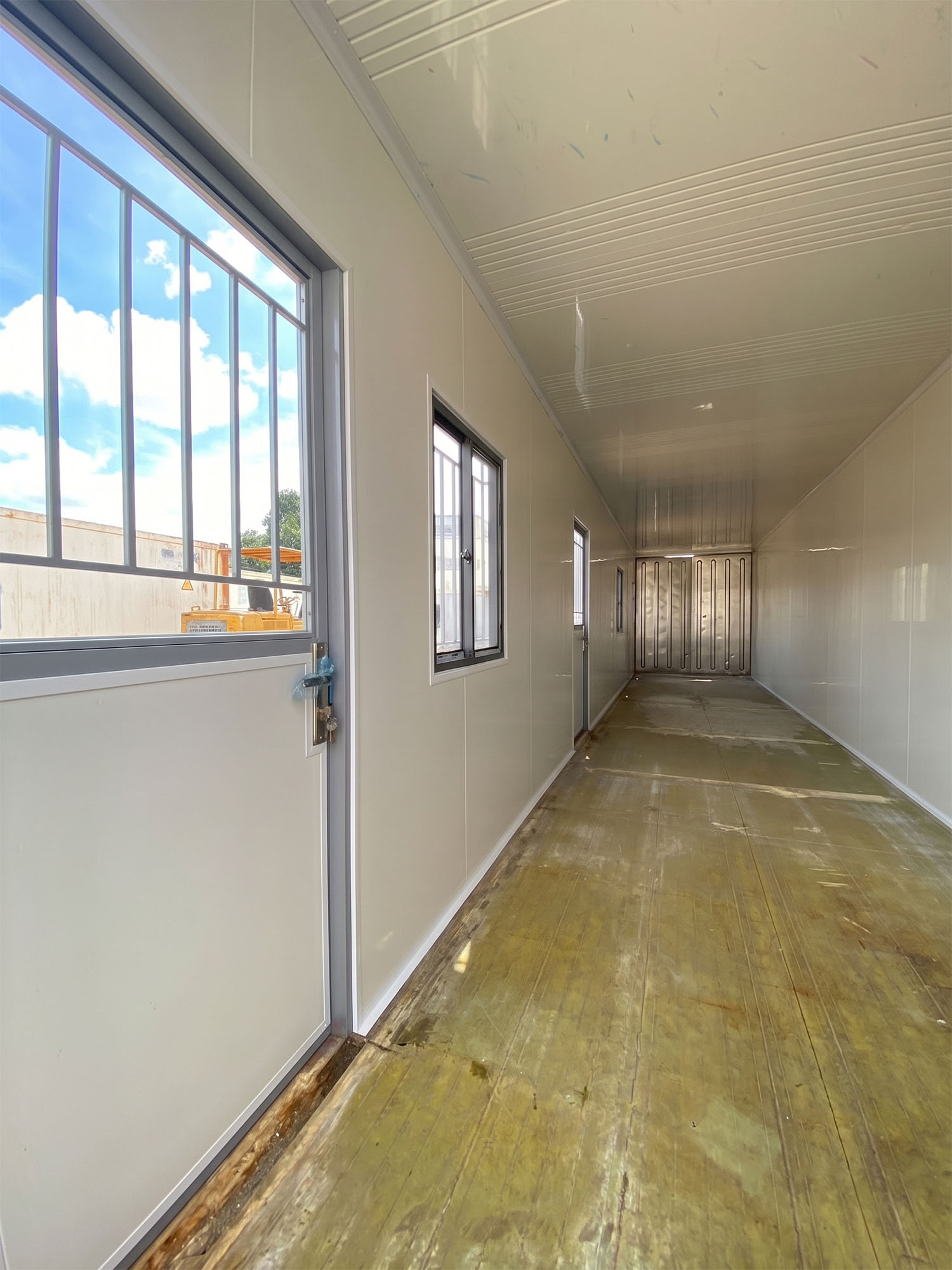Nội thất nhà container 40ft ốp tấm nhựa